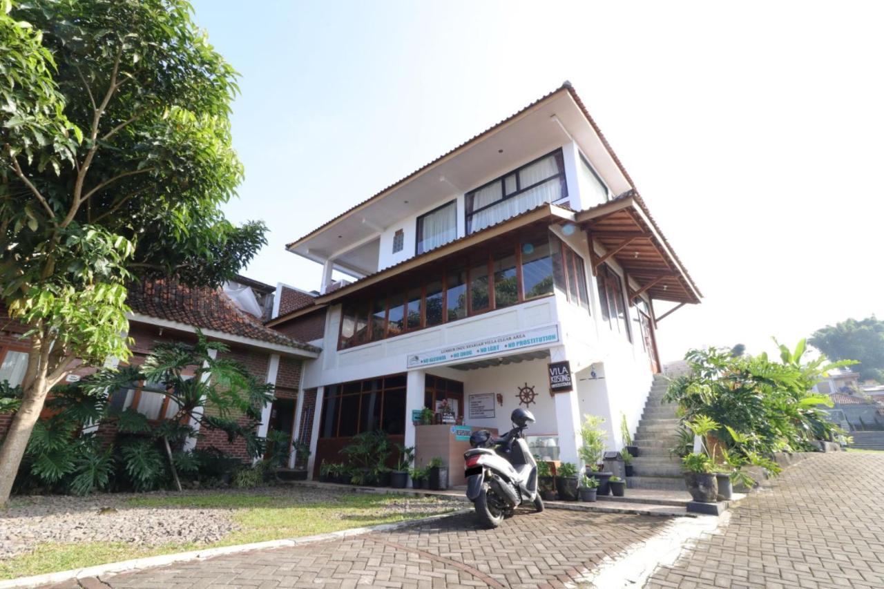 Lembur Incu Syariah Villa & Resto Lembang Exterior photo